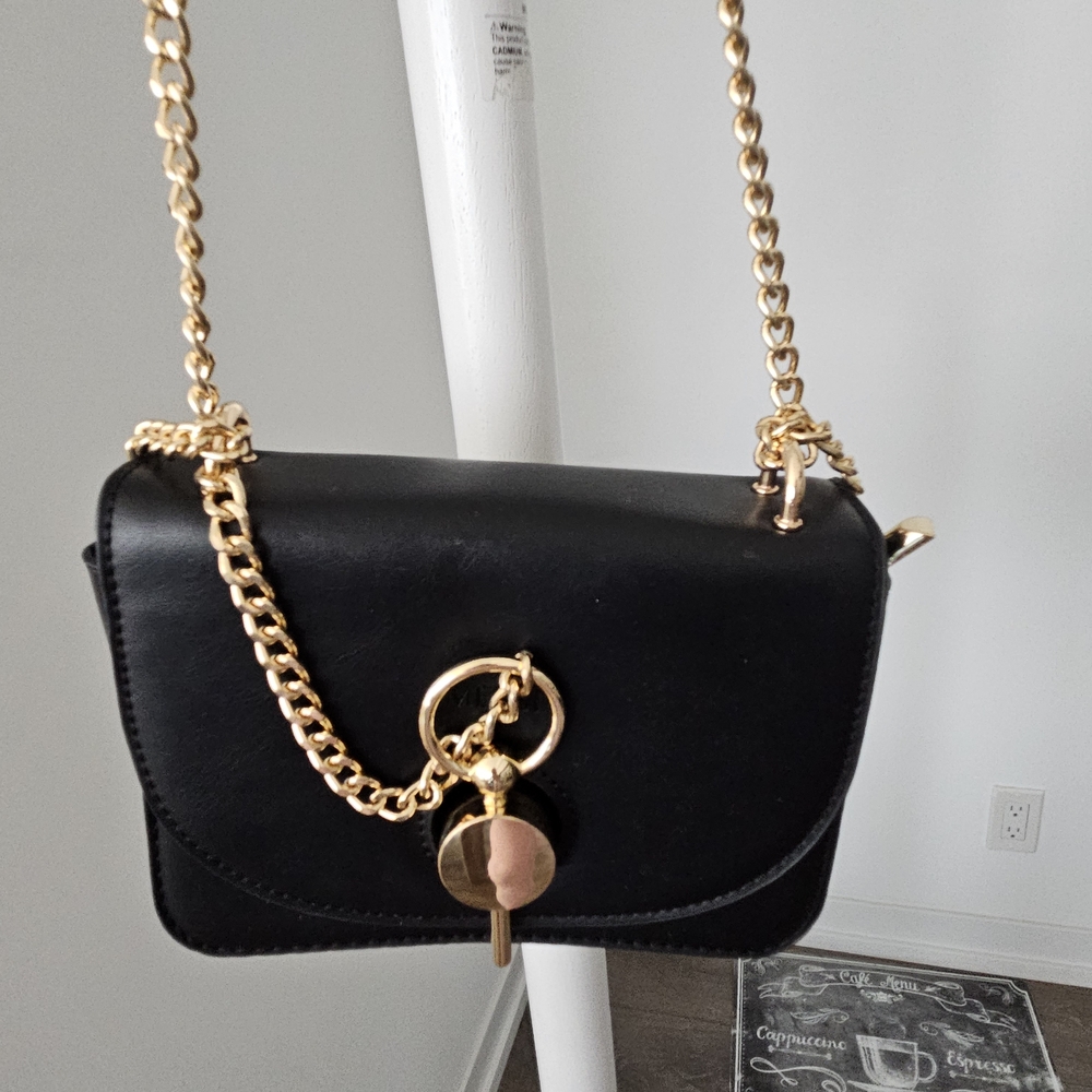 Elegant Black Leather Shoulder Bag